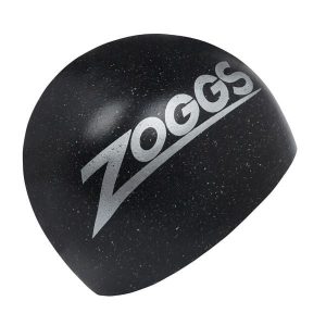 Czapka Zoggs Easy Fit Eco – Czarna. Czarne czapki Zoggs, bez wzorów. Za 76,74 zł.
