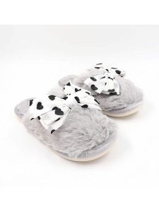 Confly Kapcie w kolorze jasnoszarym rozmiar: 39. Szare kapcie Confly, bez wzorów. Za 70,24 zł.