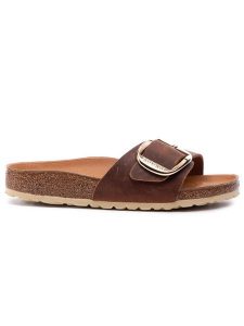 Birkenstock Klapki Madrid Big Buckle 1006525 Brązowy. Brązowe klapki Birkenstock, bez wzorów, z nubiku, bez obcasa. Za 477,99 zł.