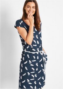 Sukienka shirtowa. Niebieskie sukienki bonprix, bez wzorów, bez kołnierzyka, bez ramiączek. Za 89,99 zł.