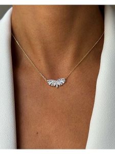 Les Favorites Pozłacany naszyjnik z elementem ozdobnym - dł. 40 cm rozmiar: onesize. Niebieskie naszyjniki Les Favorites, z cyrkonią, pozłacane. Za 108,99 zł.