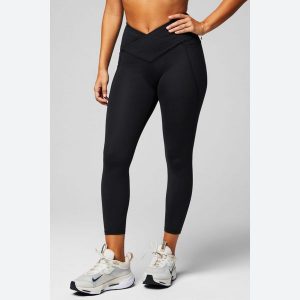 Legginsy 7/8 wysoki stan krzyżowane damskie Fabletics Oasis. Czarne legginsy FABLETICS, bez wzorów, z materiału, z podwyższonym stanem. Za 361,35 zł.