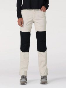 WRANGLER REINFORCED SOFTSHELL PANT DAMSKIE SPODNIE MATERIAŁOWE ELMWOO WC2GAW17D 112324385. Brązowe spodnie z wysokim stanem Wrangler, bez wzorów, z materiału. Za 209,99 zł.