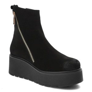 Czarne Botki Damiss Stylowe Obuwie Jesienne. Czarne botki Damiss, na jesień, bez wzorów, z jeansu, bez obcasa, na obcasie, bez zapięcia. Za 359,00 zł.