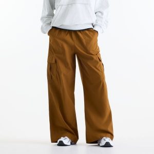 Spodnie damskie New Balance WP53504BFT – brązowe. Czarne spodnie dresowe New Balance, m, bez wzorów, z materiału. Za 329,99 zł.