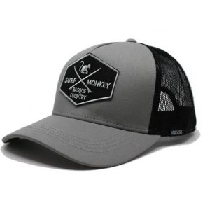 Czapka Trucker - 5 paneli / Recykling / Jeden rozmiar (Ołów). Niebieskie czapki SURF MONKEY, z aplikacjami, z bawełny. Za 135,96 zł.