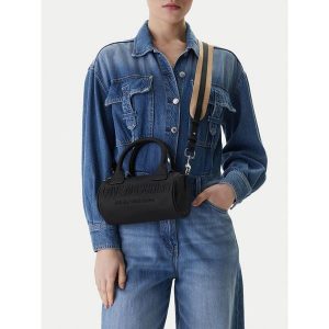 Torebka LOVE MOSCHINO. Czarne torebki klasyczne LOVE MOSCHINO, bez wzorów, bez dodatków. Za 587,99 zł.