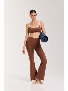 Onamaste Legginsy sportowe "Flair Yska" w kolorze jasnobrązowym rozmiar: S/M. Brązowe legginsy Onamaste, bez wzorów, z materiału, z podwyższonym stanem. Za 130,99 zł.