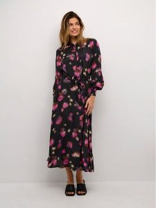 Kaffe Sukienka koszulowa Dorita 10507590 Czarny Regular Fit. Czarne kombinezony Kaffe, bez wzorów, z wiskozy, bez kołnierzyka, bez ramiączek. Za 339,99 zł.