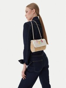 Guess Torebka J6GZ18 WH860 Écru. Białe listonoszki Guess, z aplikacjami, ze skóry, bez dodatków. Za 199,99 zł.