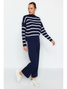 Trendyol 2-częściowy zestaw w kolorze granatowo-kremowym rozmiar: M. Brązowe swetry oversize Trendyol, m, bez wzorów, ze splotem, bez ramiączek. Za 131,45 zł.