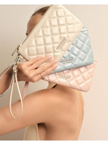 Nine West Torebka LILLA1 Różowy. Czerwone torebki klasyczne Nine West, bez wzorów, ze skóry, bez dodatków. Za 99,99 zł.