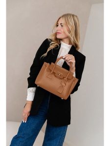 Lia Biassoni Skórzana torebka w kolorze jasnobrązowym - 30 x 23 x 11 cm rozmiar: onesize. Brązowe torebki klasyczne Lia Biassoni, bez wzorów, z materiału, przez ramię, bez dodatków. Za 282,99 zł.