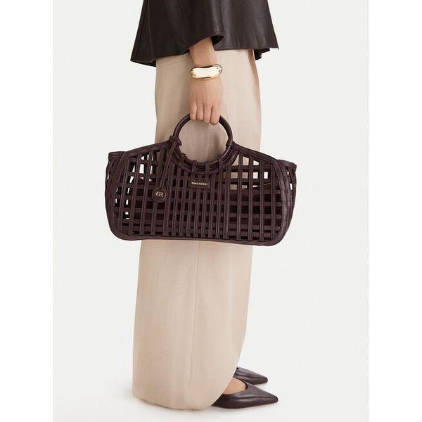 Torebka GINO ROSSI. Brązowe torebki klasyczne Gino Rossi, bez wzorów, bez dodatków. Za 299,99 zł.