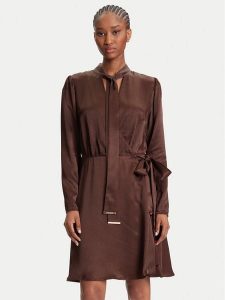 Marciano Guess Sukienka codzienna 5YGK28 7350A Brązowy Regular Fit. Brązowe sukienki Marciano Guess, na co dzień, z aplikacjami, z wiskozy, bez kołnierzyka, bez ramiączek, proste. Za 669,99 zł.
