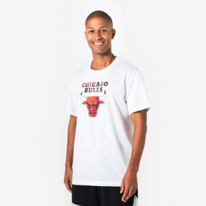 Koszulka do koszykówki unisex Tarmak NBA Chicago TS 900. Białe bluzki TARMAK, l, bez wzorów, z bawełny, sportowe, bez kołnierzyka, bez ramiączek. Za 89,99 zł.