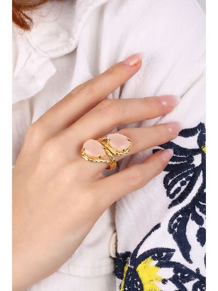 Pierres delicates Pozłacany pierścionek z kwarcem różowym rozmiar: onesize. Czerwone pierścionki Pierres delicates, z kwarcem, pozłacane. Za 78,66 zł.