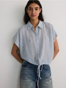 Bawełniana koszula kimono - wielobarwny. Koszule Reserved, l, bez wzorów, z bawełny, bez kołnierzyka, bez ramiączek. W wyprzedaży za 59,99 zł.