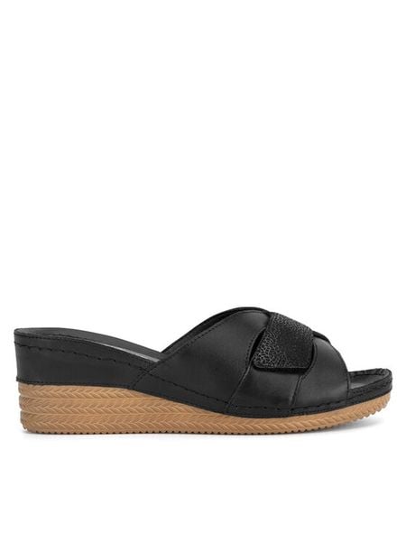 Go Soft Klapki ARC-2309-07 Czarny. Czarne klapki Go Soft, bez wzorów, ze skóry, bez obcasa. Za 103,99 zł.