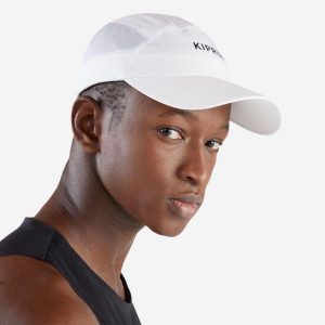 Czapka z daszkiem do biegania Kiprun V2. Białe czapki KIPRUN, bez wzorów, z elastanu, sportowe. Za 39,99 zł.
