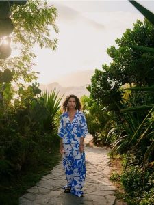 Koszula z wiskozą - niebieski. Niebieskie koszule Reserved, l, bez wzorów, z tkaniny, bez kołnierzyka, bez ramiączek. W wyprzedaży za 29,99 zł.