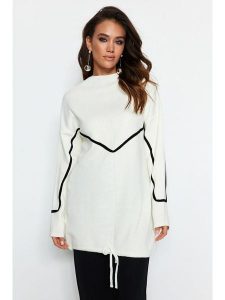 Trendyol Sweter w kolorze biało-czarnym rozmiar: S/M. Białe swetry oversize Trendyol, m, bez wzorów, bez ramiączek. Za 78,99 zł.