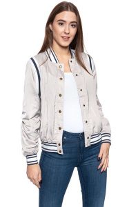 DAMSKA KURTKA PRZEJŚCIOWA MUSTANG Hanna C blouson 1009154 4025. Kurtki Mustang, s, bez wzorów, bez kaptura. W wyprzedaży za 119,99 zł.