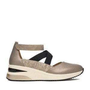 Półbuty Remonte. Brązowe czółenka Remonte, bez wzorów, bez obcasa, na koturnie, bez zapięcia. Za 369,99 zł.