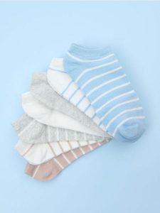 Skarpetki 7 pack - wielobarwny. Skarpetki Sinsay, bez wzorów. Za 19,99 zł.
