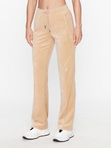 Juicy Couture Spodnie dresowe Tina JCAPW045 Beżowy Regular Fit. Brązowe spodnie dresowe Juicy Couture, m, bez wzorów, z dresówki. Za 199,99 zł.