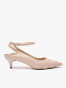 Beżowe czółenka kitten heels ze skóry licowej. Brązowe czółenka Ryłko, bez wzorów, z gumy, bez obcasa, na obcasie, bez zapięcia. Za 429,99 zł.