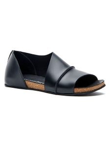 Comfortfusse Skórzane sandały w kolorze czarnym rozmiar: 42. Czarne sandały Comfortfüße, bez wzorów, z otwartym noskiem, bez obcasa, bez zapięcia. Za 264,95 zł.
