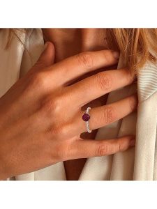 OR Carats Złoty pierścionek z diamentem i kamieniem szlachetnym rozmiar: 58. Czerwone pierścionki OR Carats, z diamentem, złote. Za 1 522,99 zł.