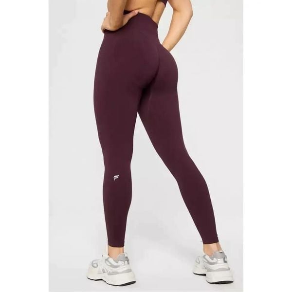 FABLETICS Damskie Legginsy Sportowe Wysoki Stan Seamless Scrunch. Czerwone legginsy FABLETICS, bez wzorów, z materiału, z podwyższonym stanem, długie. Za 299,99 zł.