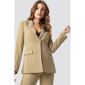 NA-KD Classic Dopasowana marynarka - Beige. Marynarki i żakiety marki NA-KD Classic. W wyprzedaży za 111,47 zł.