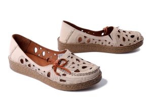 COMFORTABEL 830034-08 beige, półbuty damskie. Brązowe półbuty Comfortabel, na lato, w ażurowe wzory, ze skóry, bez obcasa, bez zapięcia. Za 211,92 zł.
