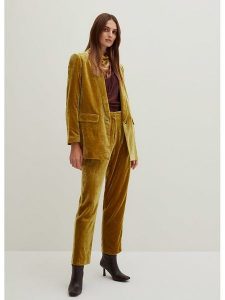 STEFANEL Aksamitne spodnie w kolorze musztardowym rozmiar: 38. Żółte spodnie z wysokim stanem Stefanel, bez wzorów, z materiału, z podwyższonym stanem. Za 113,36 zł.