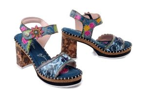 Laura Vita 0007789 NAOMIO 15 jeans, sandały damskie. Niebieskie sandały LAURA VITA, bez wzorów, z jeansu, bez obcasa, na obcasie, bez zapięcia. Za 429,90 zł.