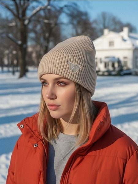 Czapka beanie - beżowy. Brązowe czapki Sinsay, bez wzorów. Za 19,99 zł.