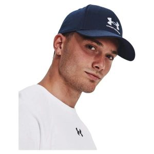 Czapka Under Armour Lockup Adj. Białe czapki Under Armour, bez wzorów, z bawełny. Za 96,99 zł.