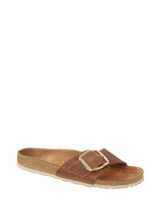 Birkenstock Skórzane klapki "Madrid Big Buckle" w kolorze jasnobrązowym rozmiar: 38. Brązowe klapki Birkenstock, bez wzorów, z nubiku, z otwartym noskiem, bez obcasa. Za 469,89 zł.