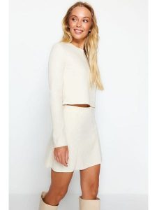 Trendyol Bluzka w kolorze kremowym rozmiar: XL. Brązowe bluzki Trendyol, xl, bez wzorów, bez kołnierzyka, bez ramiączek. Za 56,99 zł.