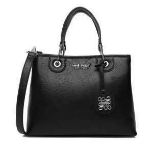 Torebka Nine West. Czarne kuferki Nine West, bez wzorów, bez dodatków. Za 249,99 zł.