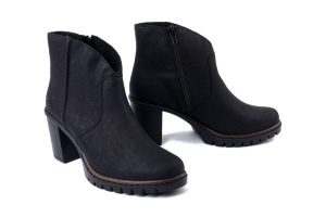 RIEKER Y2553-00 black, botki damskie. Czarne botki Rieker, bez wzorów, bez obcasa, na obcasie, bez zapięcia. Za 329,90 zł.