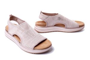 RIEKER REMONTE D1J52-31 pink, sandały damskie. Czerwone sandały Rieker Remonte, bez wzorów, bez obcasa, na koturnie, bez zapięcia. Za 230,93 zł.