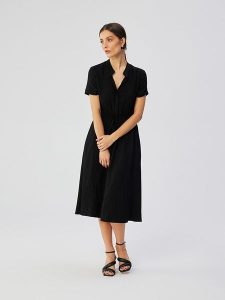 Stylove Sukienka w kolorze czarnym rozmiar: S. Czarne sukienki Stylove, s, bez wzorów, z wiskozy, bez kołnierzyka, bez ramiączek, midi. Za 249,99 zł.