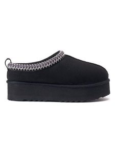 Mandel Botki "Ria" w kolorze czarnym rozmiar: 38. Czarne botki Mandel, bez wzorów, z materiału, bez obcasa, bez zapięcia. Za 191,88 zł.