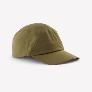 Czapka turystyczna z daszkiem Hike 500. Brązowe czapki FORCLAZ, bez wzorów, z elastanu, sportowe. Za 39,99 zł.