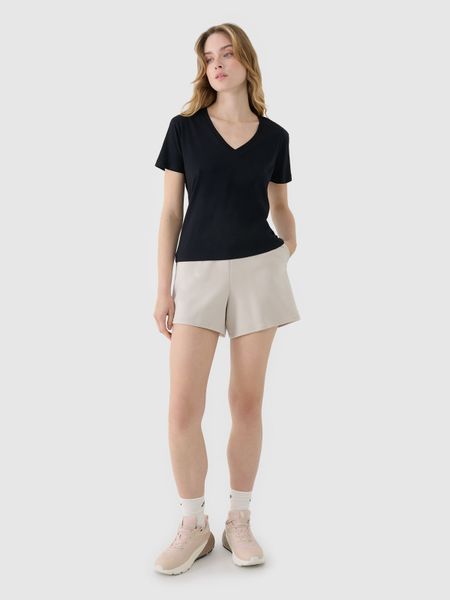 4F Spodenki dresowe z modalem damskie - beżowe M. Brązowe szorty 4f, bez wzorów, z dresówki, sportowe. W wyprzedaży za 79,99 zł.