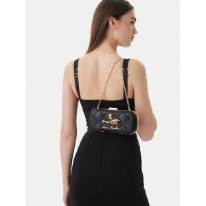 Torebka LOVE MOSCHINO. Czarne torebki klasyczne LOVE MOSCHINO, bez wzorów, bez dodatków. Za 609,99 zł.